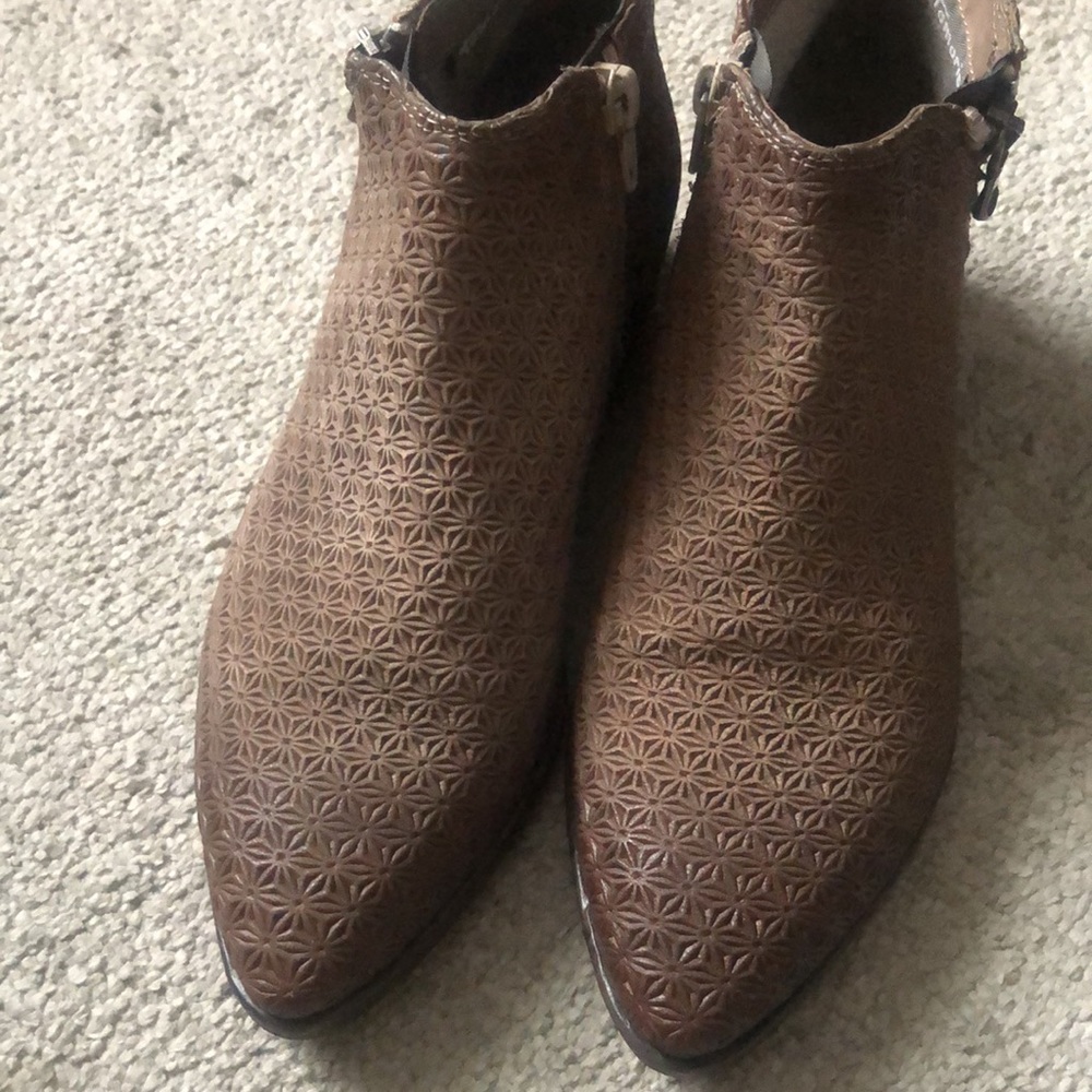 Boots - Picture 4 of 4